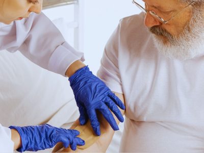 Tècniques i cures auxiliars en geriatria